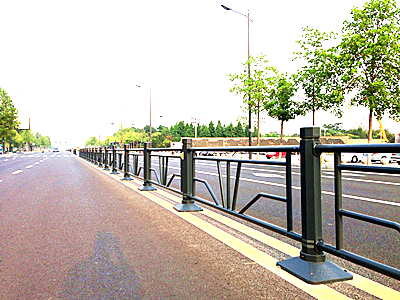 新型道路护栏 - 问鼎国际图片3