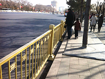 新型道路护栏 - 问鼎国际图片2